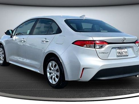 Used 2023 Toyota Corolla LE image 4