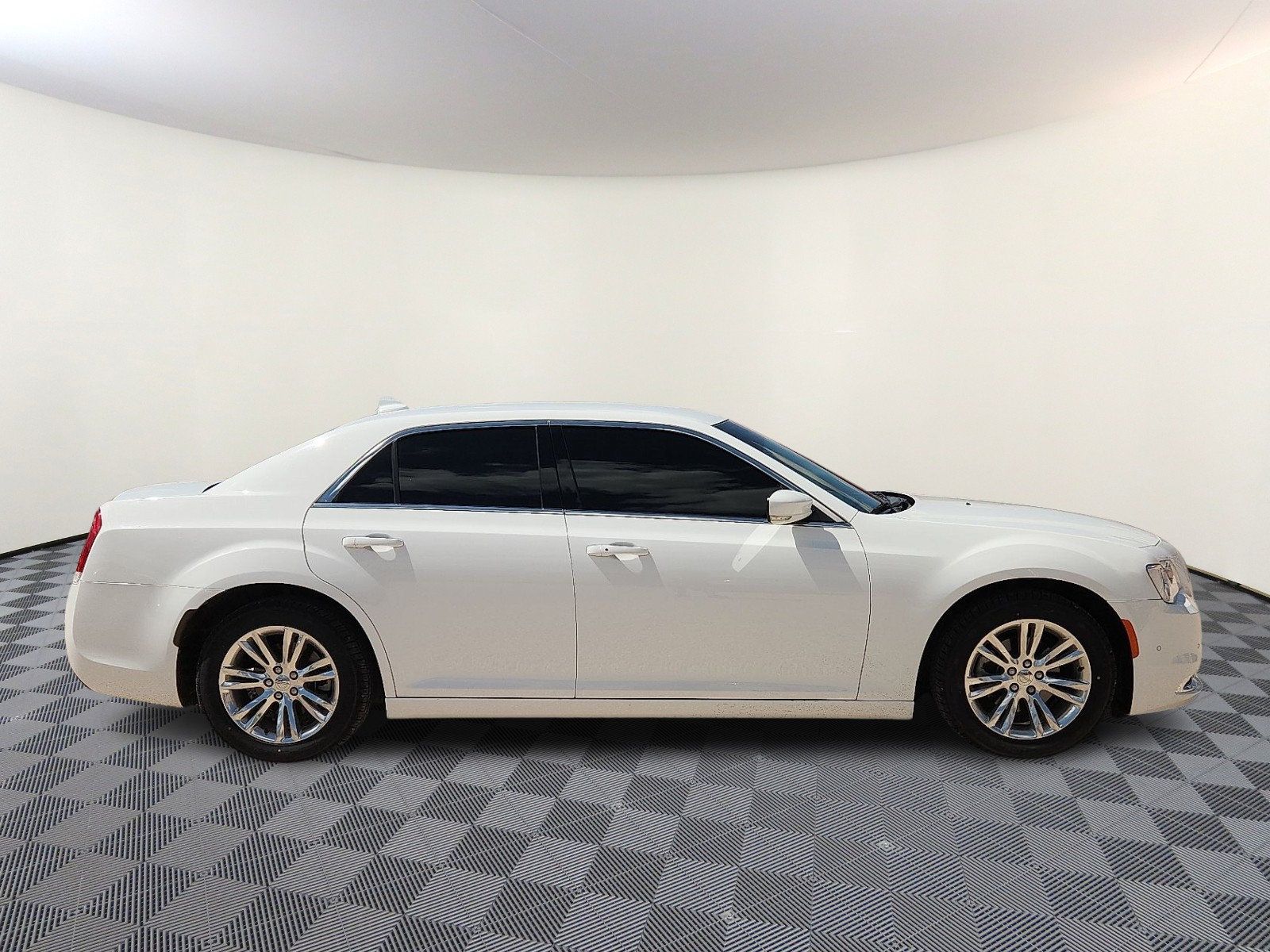 Used 2021 Chrysler 300 Touring L RWD image 5