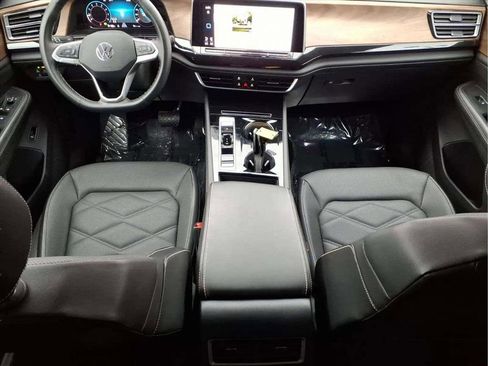 Used 2025 Volkswagen Atlas SE image 10