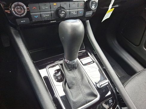 Used 2025 Jeep Compass Limited image 12