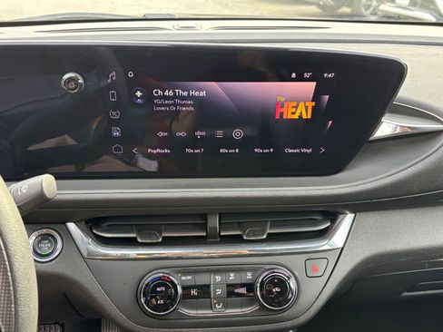 Used 2025 Buick Envista Preferred image 21