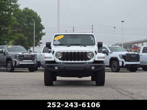 Used 2024 Jeep Wrangler Unlimited w/ Convenience Group AWD/4WD image 2
