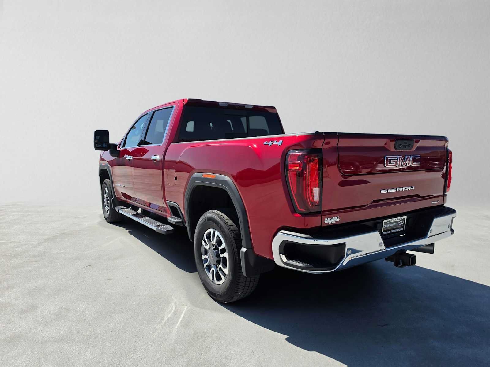 Used 2022 GMC Sierra 2500 SLT w/ SLT Premium Package AWD/4WD image 5
