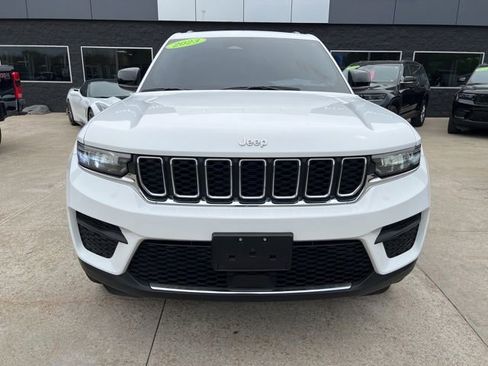Used 2023 Jeep Grand Cherokee Laredo w/ Luxury Tech Group I AWD/4WD image 2