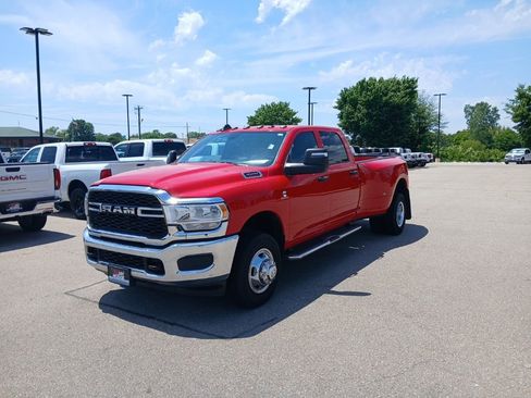 Used 2024 RAM 3500 Tradesman w/ Chrome Appearance Group AWD/4WD image 43
