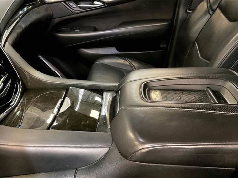 Used 2017 Cadillac Escalade Platinum AWD/4WD image 19