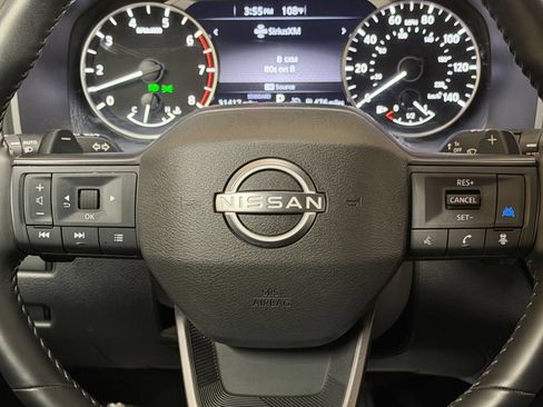Used 2025 Nissan Rogue SV FWD image 30