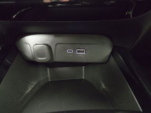Used 2024 Chevrolet Trax LT w/ LT Convenience Package FWD image 26