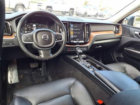 Used 2019 Volvo XC60 T6 Momentum w/ Protection Package Premier AWD/4WD image 10