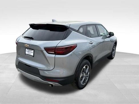 Used 2025 Chevrolet Blazer LT FWD image 2