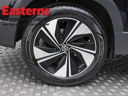 Used 2025 Volkswagen Taos SE AWD/4WD image 29