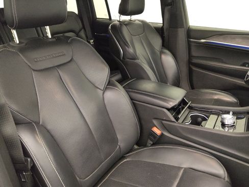 Used 2022 Jeep Grand Cherokee Overland w/ Advanced Protech Group III AWD/4WD image 21