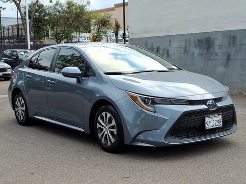 Used 2022 Toyota Corolla LE FWD image 3