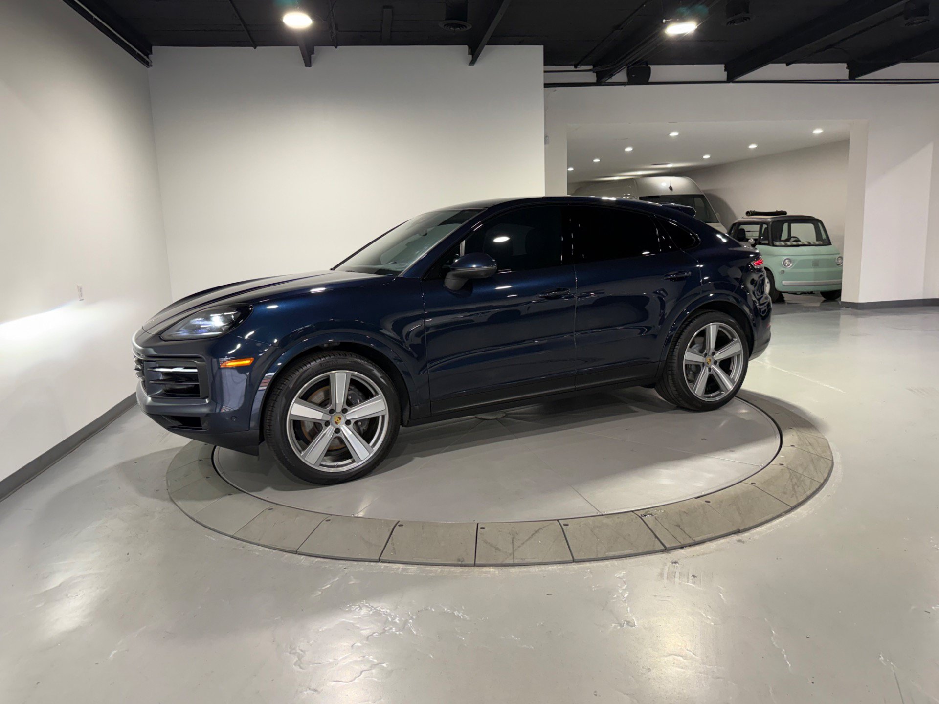 Used 2024 Porsche Cayenne Coupe AWD/4WD image 15