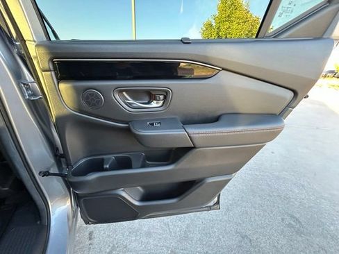 Used 2025 Honda Pilot TrailSport image 33