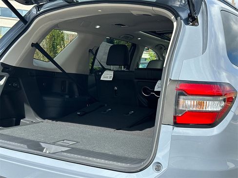 New 2025 Honda Pilot Touring image 6