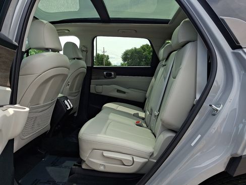 Certified 2023 Kia Sorento S w/ Panoramic Sunroof Package AWD/4WD image 10