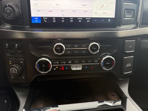 Used 2023 Ford F350 Lariat w/ Lariat Ultimate Package AWD/4WD image 27