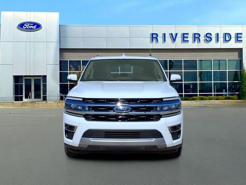 Used 2024 Ford Expedition Limited image 2