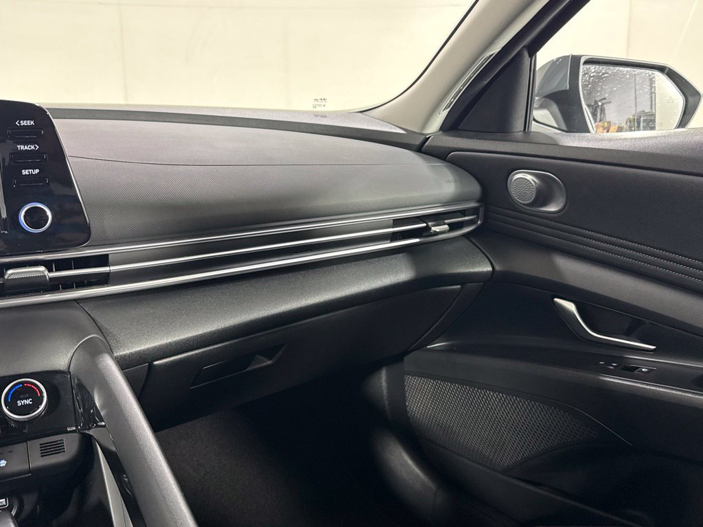 Used 2022 Hyundai Elantra SEL w/ Convenience Package FWD image 30