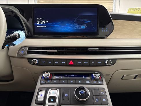 Used 2023 Hyundai Palisade Limited FWD image 19