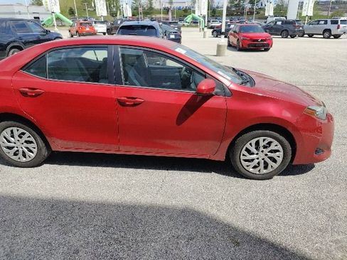 Used 2018 Toyota Corolla LE image 12