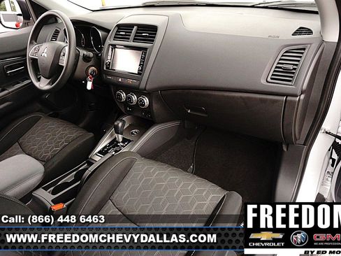 Used 2025 Mitsubishi Outlander Sport AWD image 8