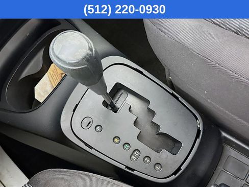 Used 2016 Toyota Yaris L image 19