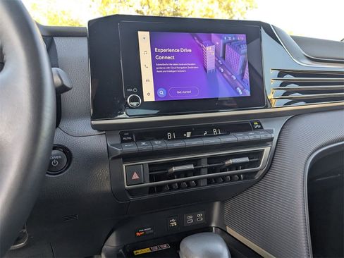 Used 2025 Toyota Camry SE image 19