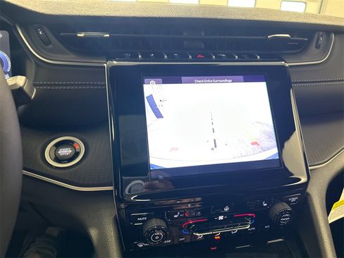 New 2025 Jeep Grand Cherokee 4WD image 23