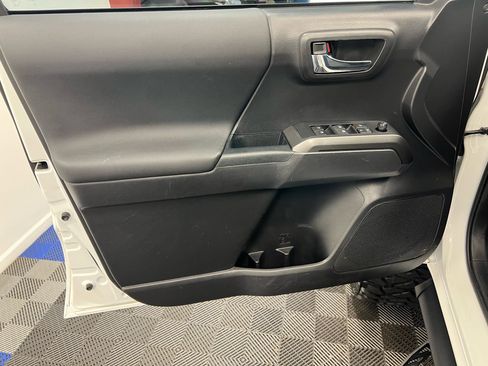 Used 2022 Toyota Tacoma TRD Off-Road w/ Technology Package image 5