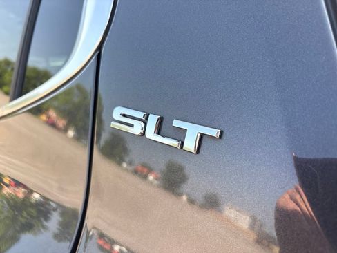 Used 2017 GMC Acadia SLT FWD image 4
