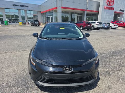 Used 2024 Toyota Corolla LE FWD image 2