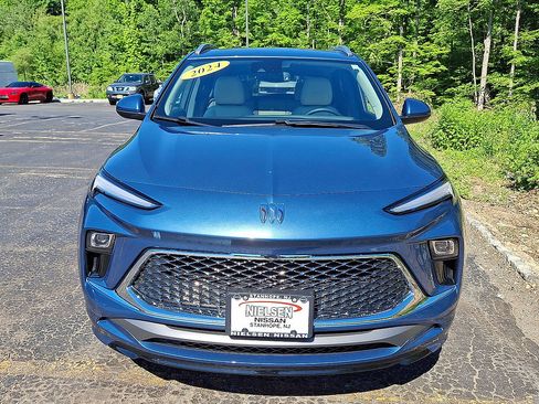 Used 2024 Buick Encore GX Avenir w/ Avenir Convenience Package AWD/4WD image 29