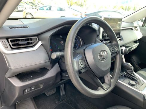 Used 2025 Toyota RAV4 LE image 33
