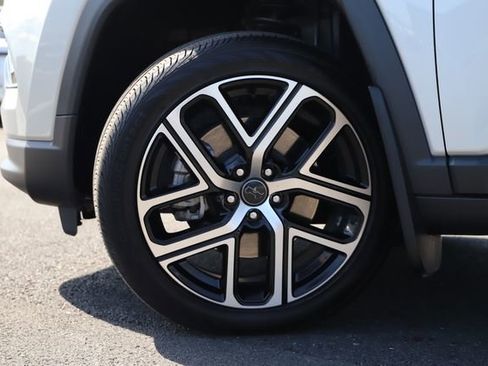 Used 2025 Jeep Compass Limited AWD/4WD image 2
