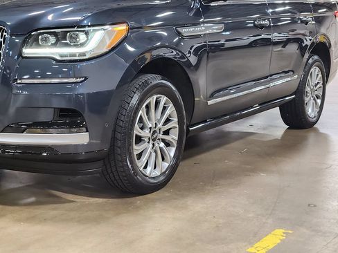 Used 2024 Lincoln Navigator Premiere AWD/4WD image 16