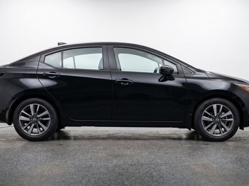 Used 2025 Nissan Versa SV FWD image 11