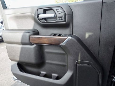 Used 2021 GMC Sierra 1500 SLT w/ SLT Premium Package image 18