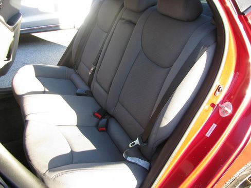 Used 2013 Hyundai Elantra GLS w/ Preferred Pkg image 11