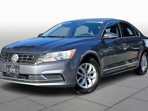 Used 2017 Volkswagen Passat 1.8T S image 1
