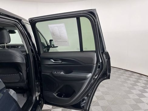 Used 2023 Jeep Grand Cherokee Laredo AWD/4WD image 42