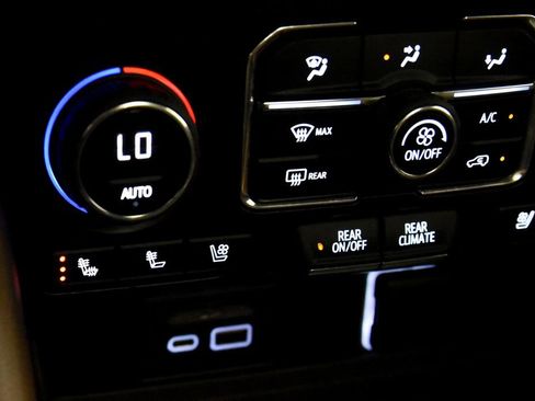 Used 2021 Chevrolet Tahoe High Country AWD/4WD image 28