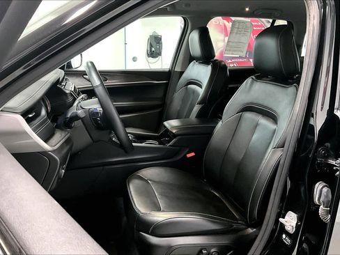 Used 2022 Jeep Grand Cherokee Limited image 9