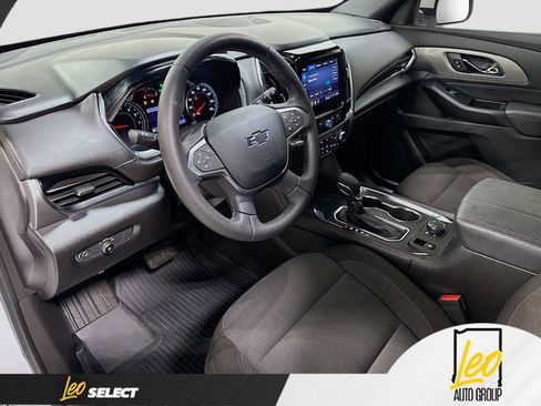 Used 2023 Chevrolet Traverse LT w/ Midnight/Sport Edition image 9