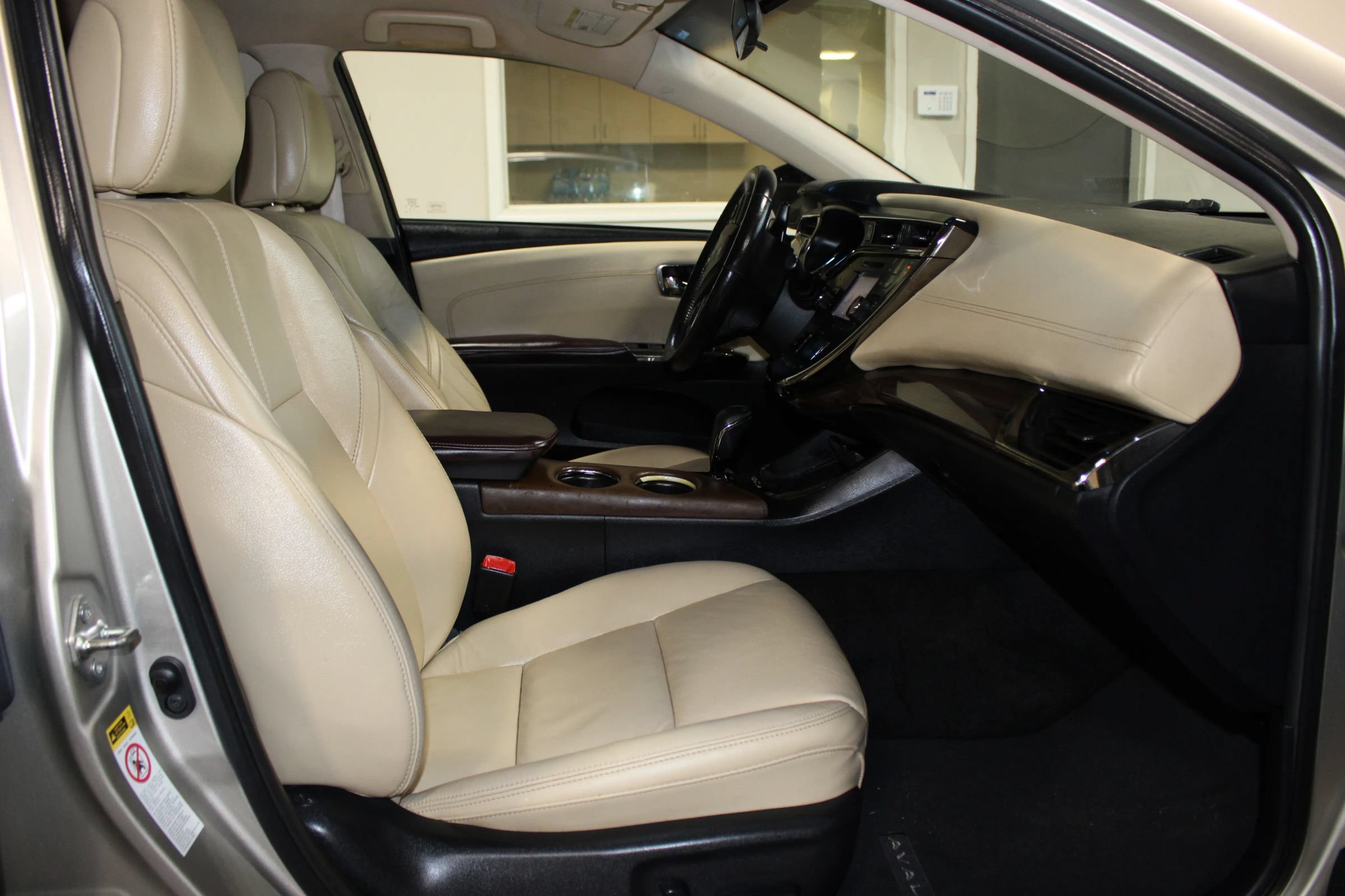 Used 2014 Toyota Avalon XLE FWD image 26