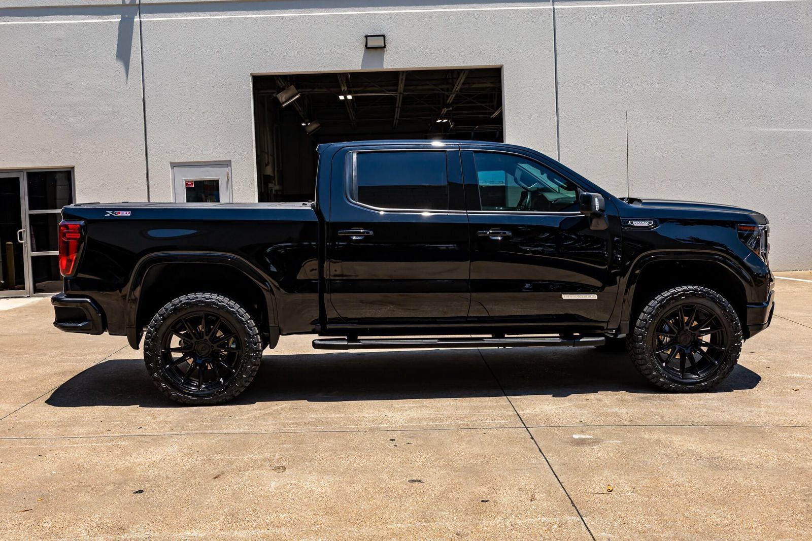 Used 2025 GMC Sierra 1500 Elevation w/ Elevation Premium Package AWD/4WD image 11