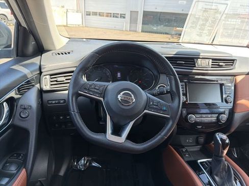Used 2018 Nissan Rogue SL w/ Premium Package AWD/4WD image 13