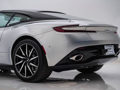 Used 2017 Aston Martin DB11 V12 RWD image 11