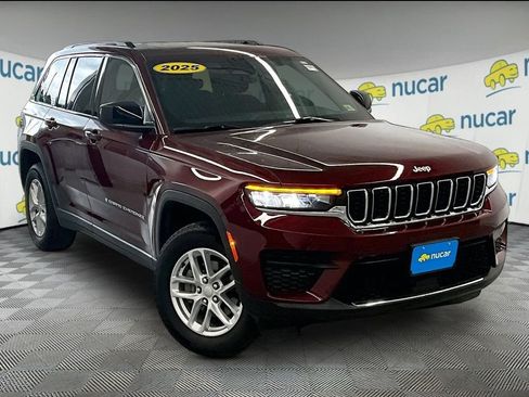 Used 2025 Jeep Grand Cherokee Laredo X w/ Luxury Tech Group I AWD/4WD image 1